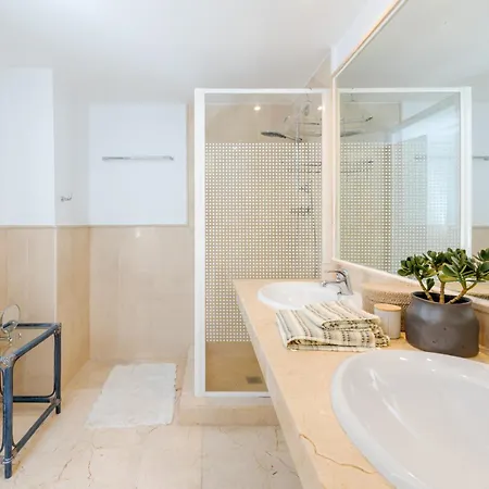 Апартаменти El Manantial Elviria - Spacious Sea View With Large Terrace Марбелья