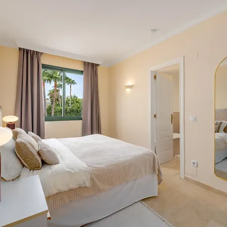 Апартаменти El Manantial Elviria - Spacious Sea View With Large Terrace